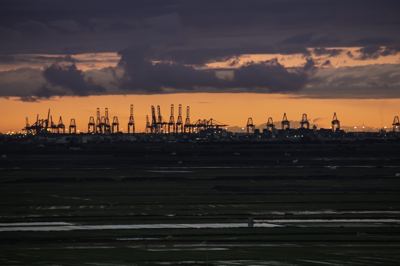 Photo of cranes and containers in the Port of Valencia